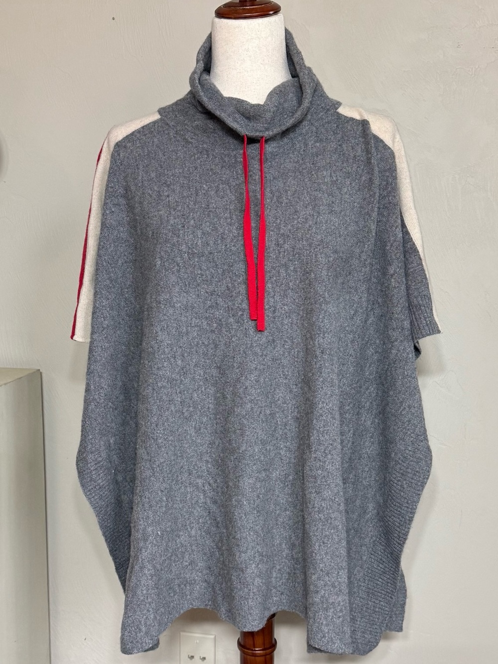 Tahari Merino Wool Cashmere Poncho Sweater Gray Red Ivory One Size